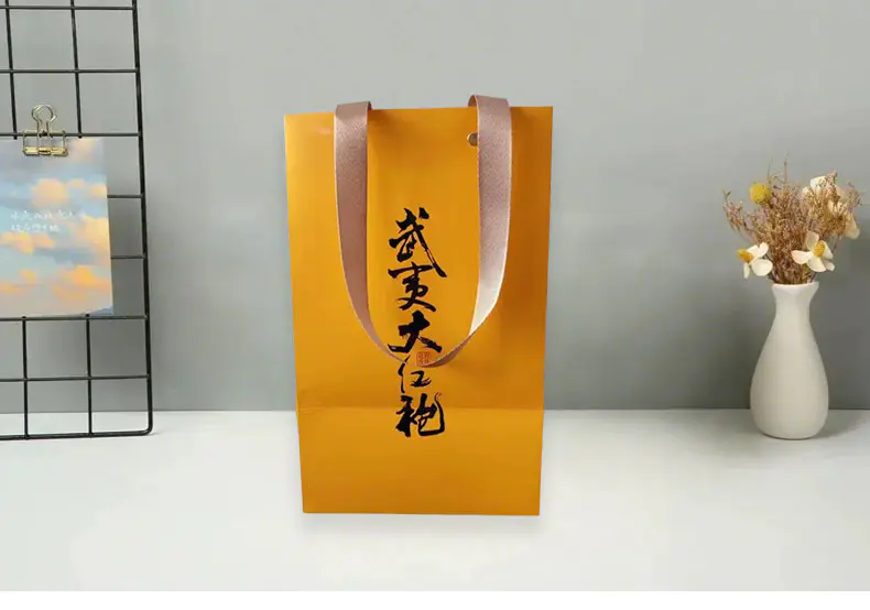 Nail Buckle Tote Paper Bag